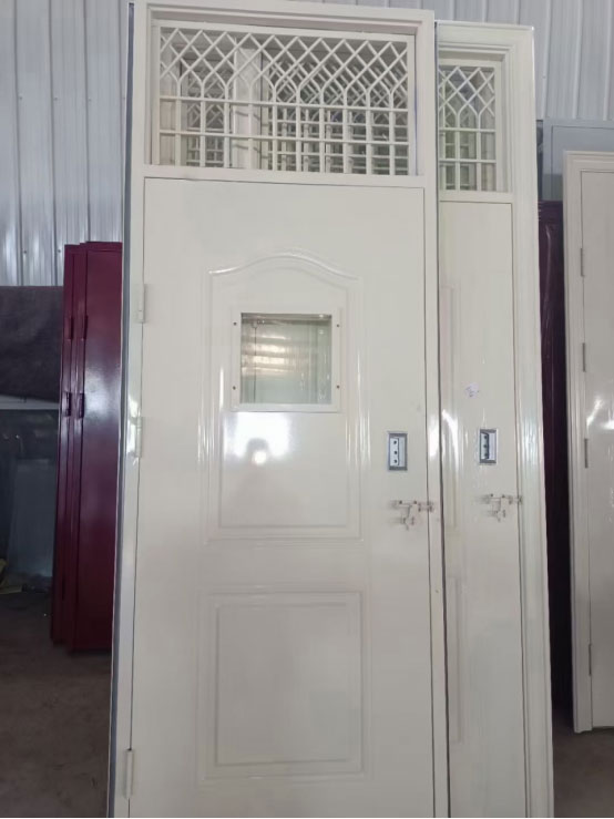 五家渠学校教室门