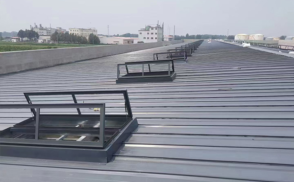 某中学室内体育馆五家渠排烟窗改造项目