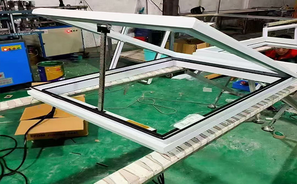 某地下车库出入口五家渠排烟窗配置工程