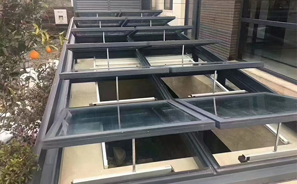 某轨道交通车辆维修车间五家渠排烟窗应用