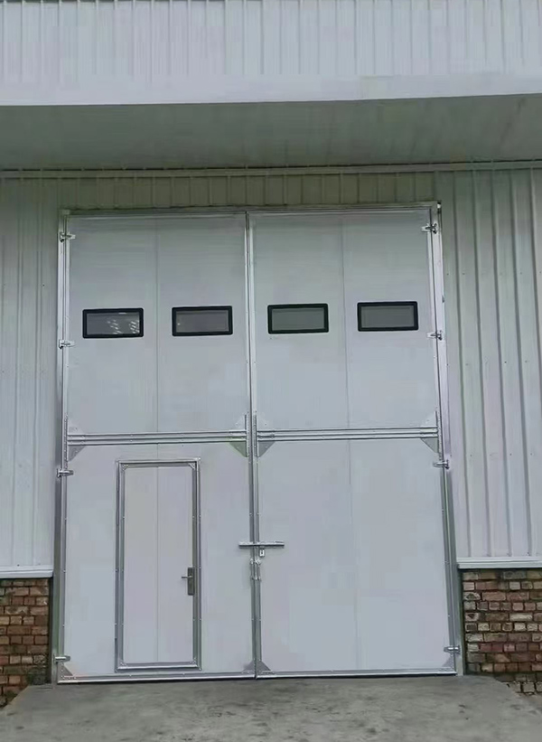 五家渠工业门在设备装配车间出入口的实施记录