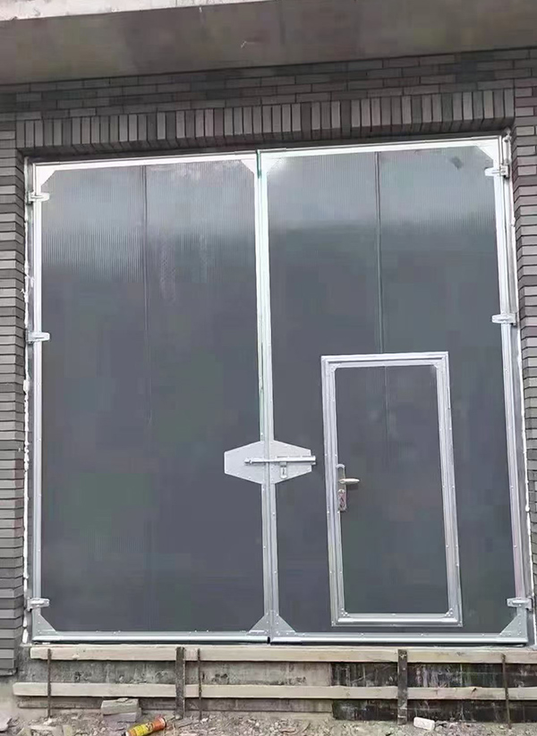 五家渠工业平开门在大型设备制造车间的应用实例